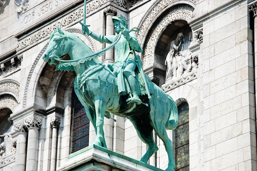 The equestrian statue of Jeanne d'Arc at the entrance of Sacré Coeur Paris