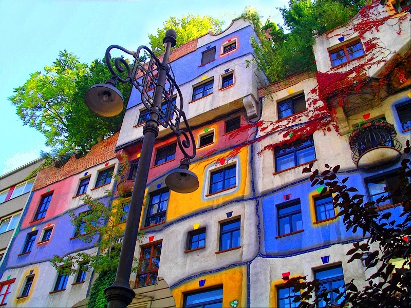 The Hundertwasser House's colors